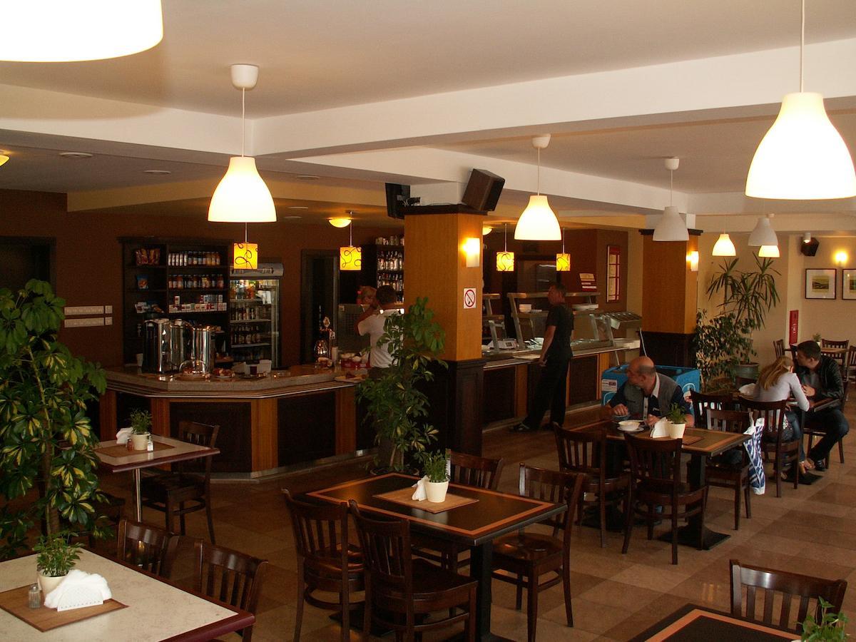 罗拓思酒店 Woskrzenice Duze 外观 照片